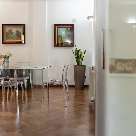 Exclusive House City Center With Private Terrace Apartment